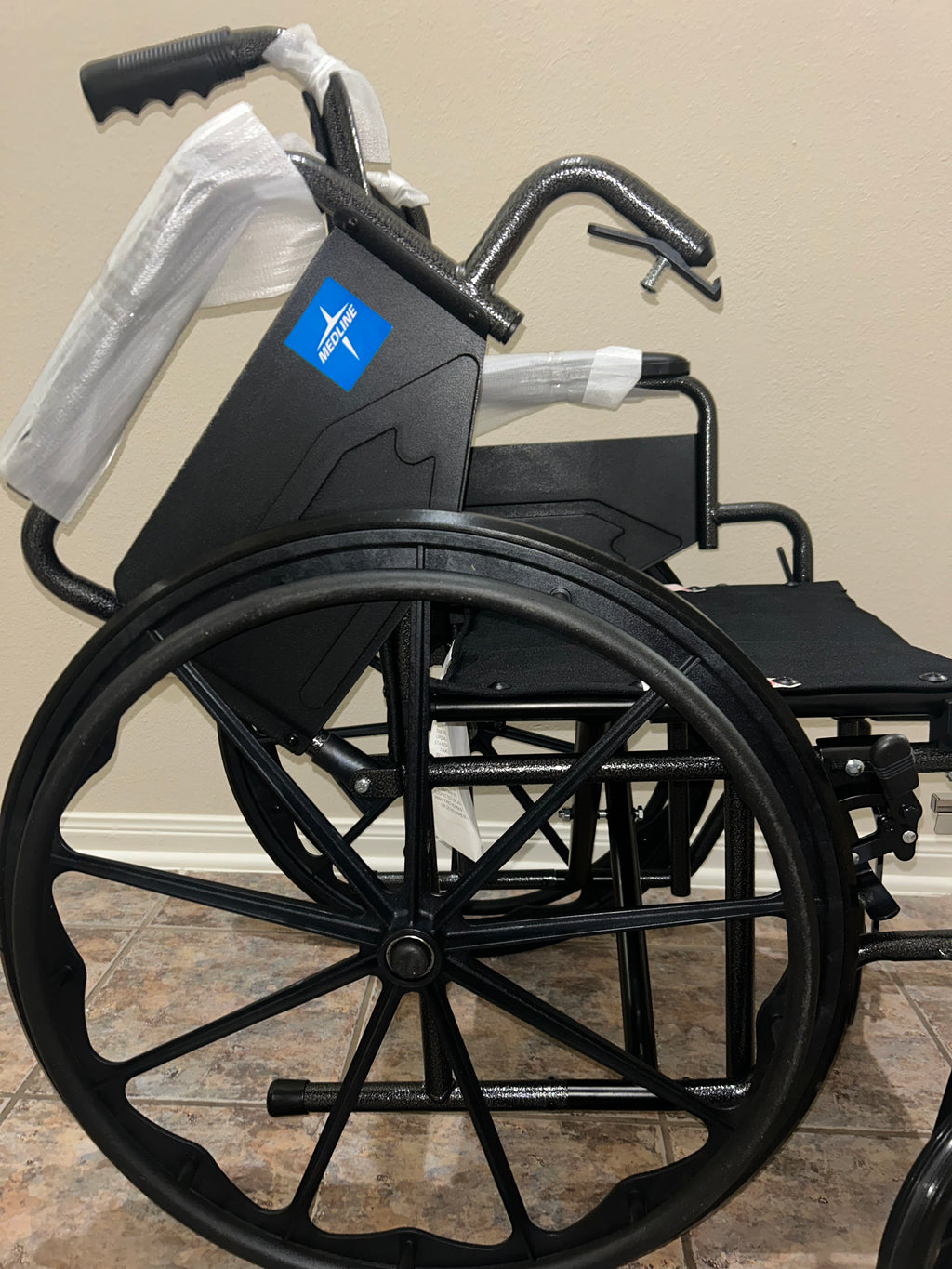 Medline Silla de ruedas plegable de 16 pulgadas