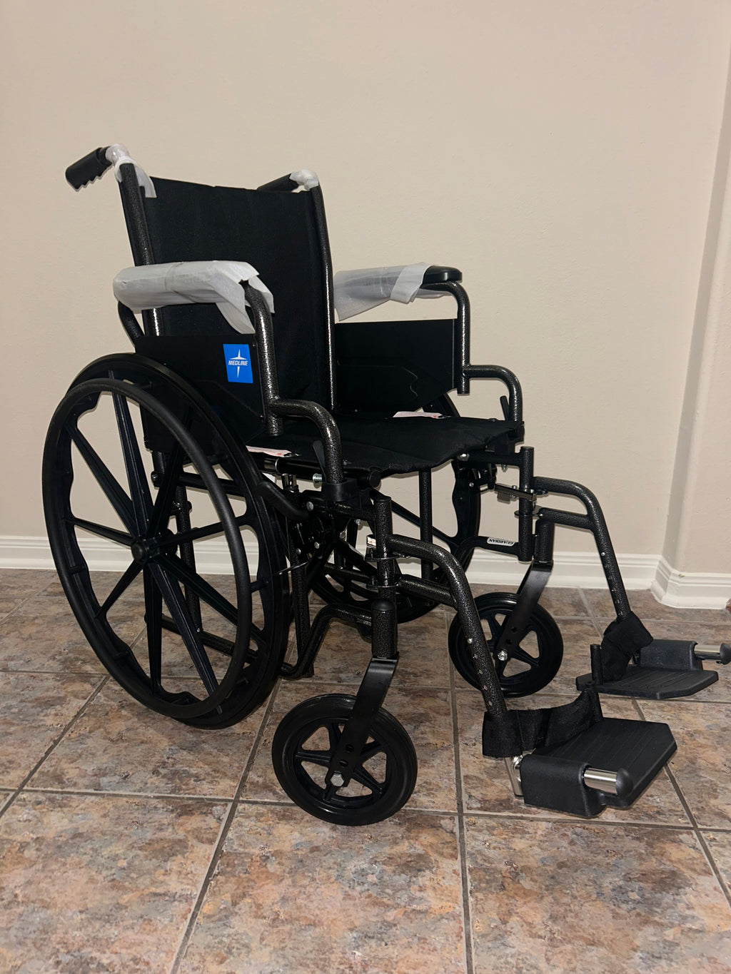 Medline Silla de ruedas plegable de 16 pulgadas