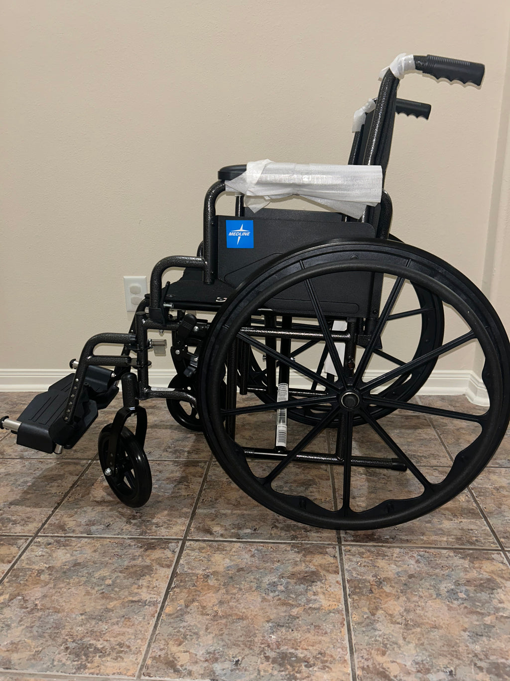 Medline Silla de ruedas plegable de 16 pulgadas