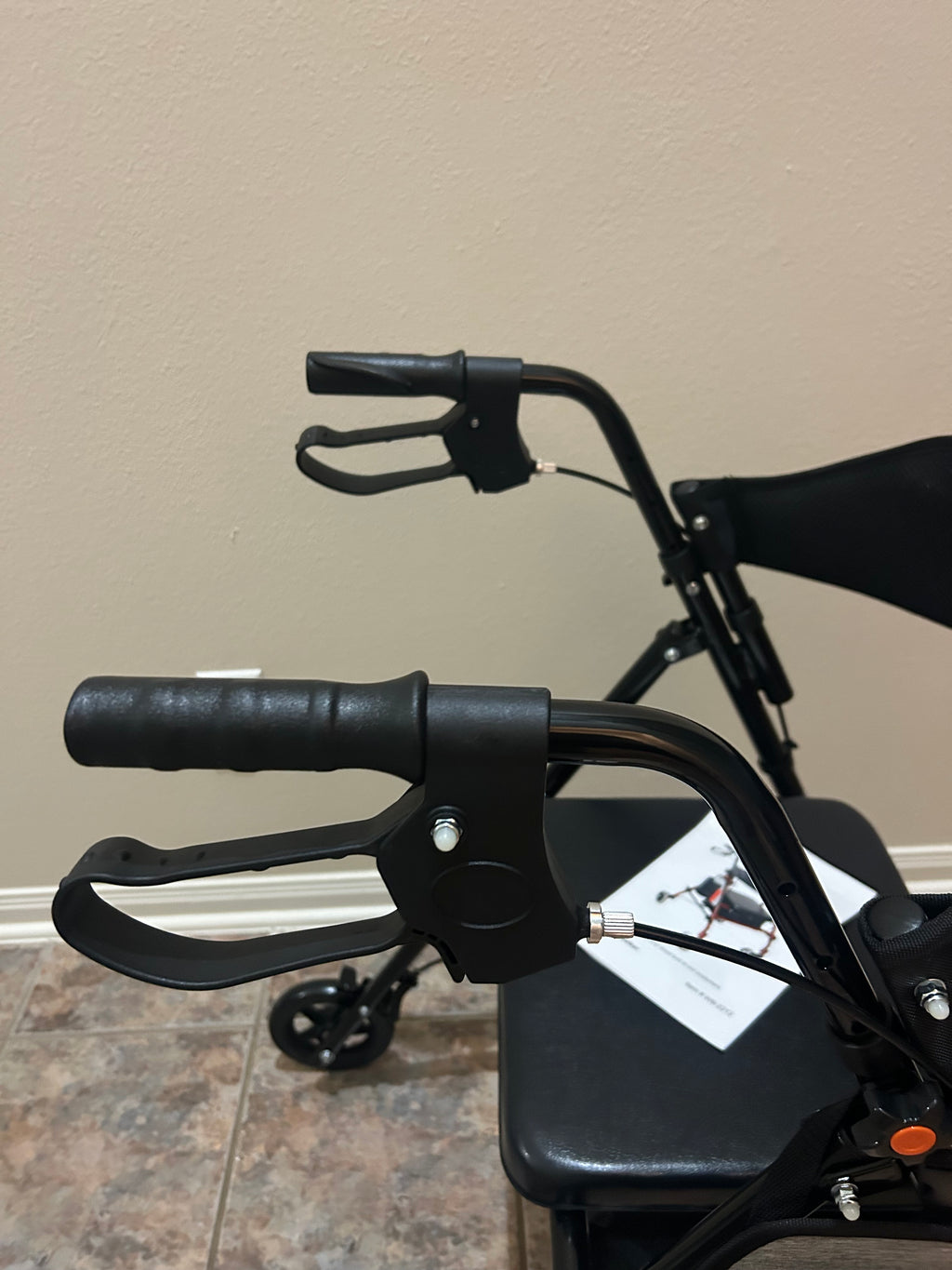 BlessReach Andador plegable ligero con asiento para personas mayores