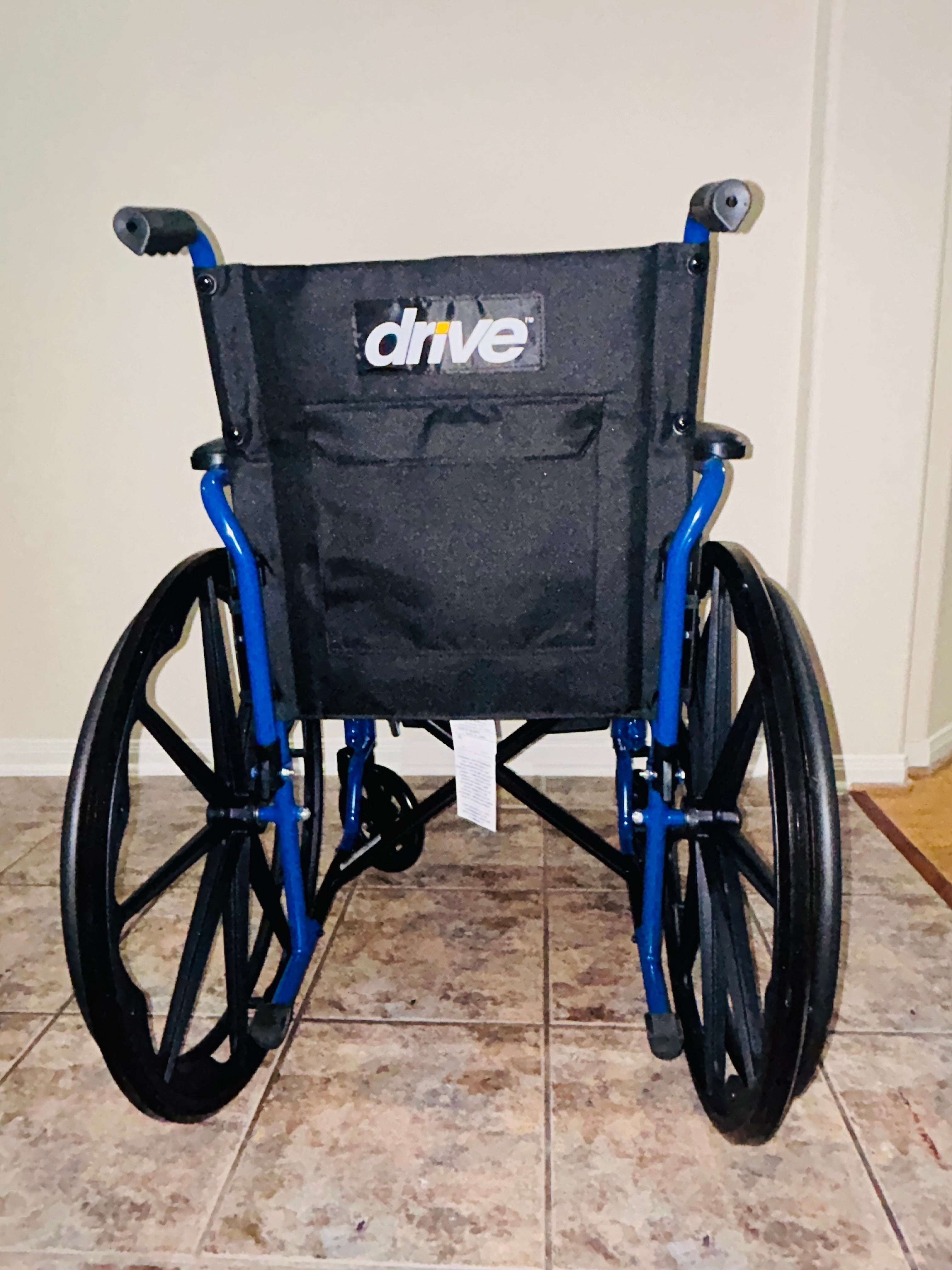 Drive Medical Blue Streak - Silla de ruedas plegable ligera