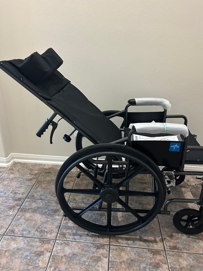 Medline Silla de ruedas reclinable, 18 pulgadas, con reposapiernas elevables.