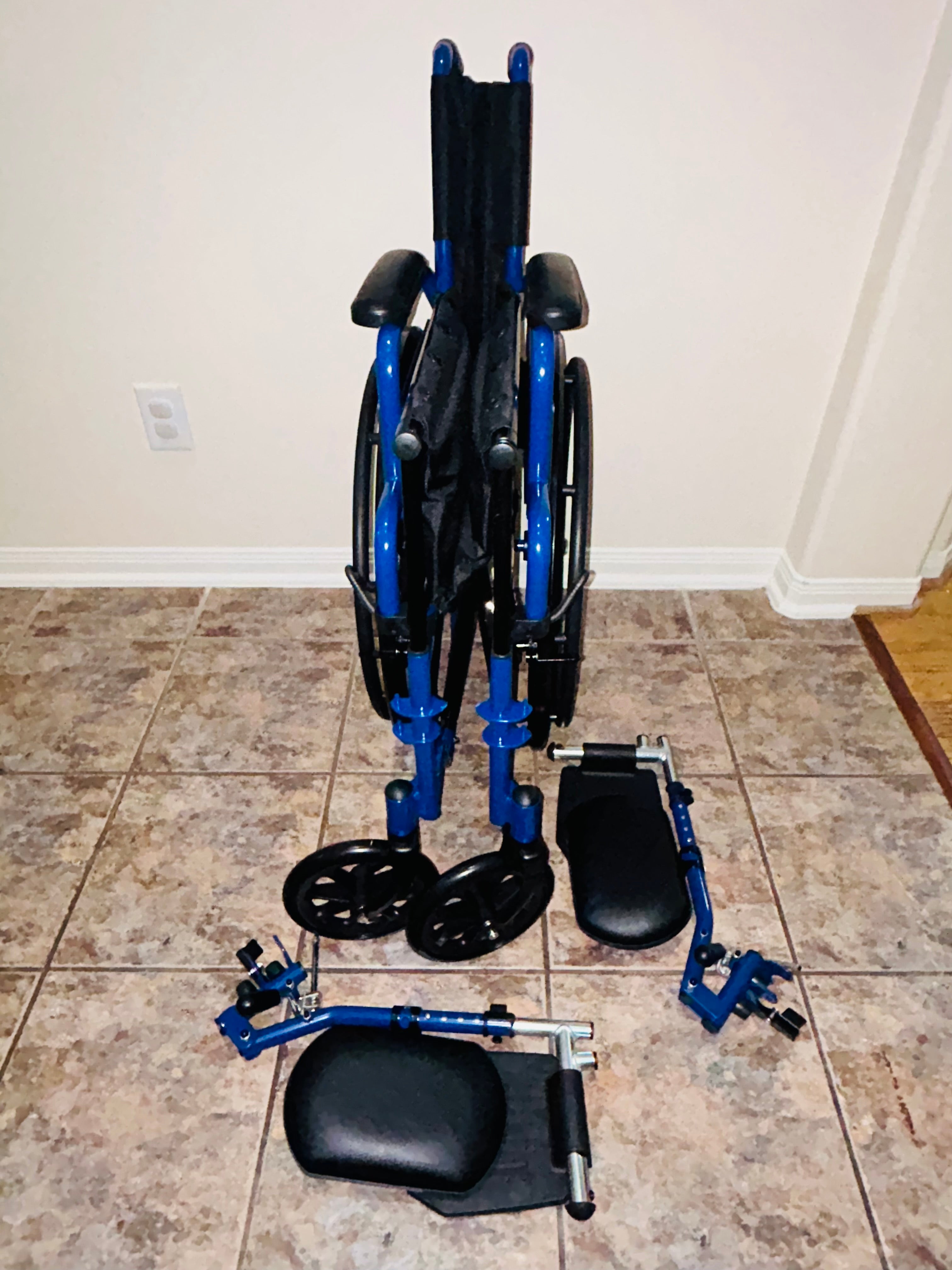 Drive Medical Blue Streak - Silla de ruedas plegable ligera